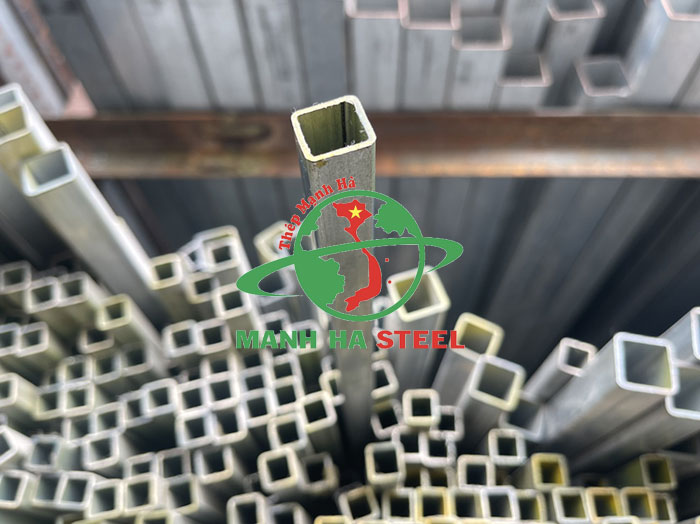 Thép hộp 14x14 có kích thước nhỏ gọn, dễ dàng mang vác, di chuyển