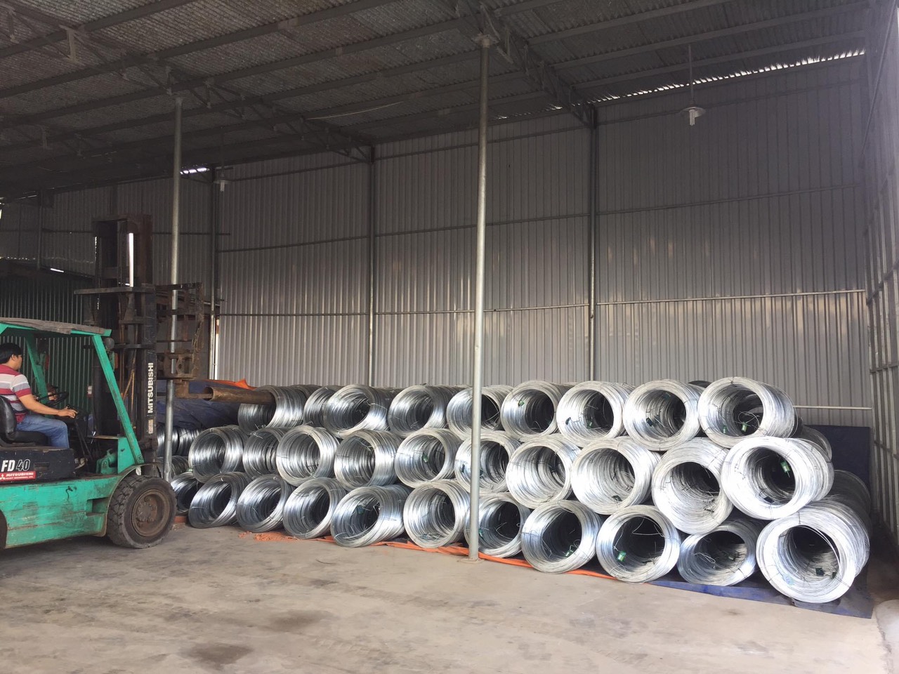 Dây kẽm có tính linh hoạt cao, dễ dàng uốn nắn tùy ý