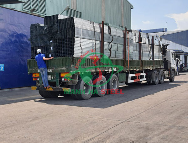 Vận chuyển thép hộp Minh Ngọc ra công trình cho khách hàng
