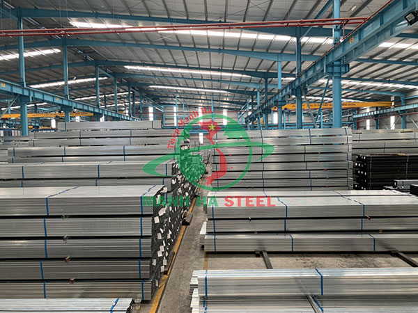 Kho thép hộp mạ kẽm Hòa Phát