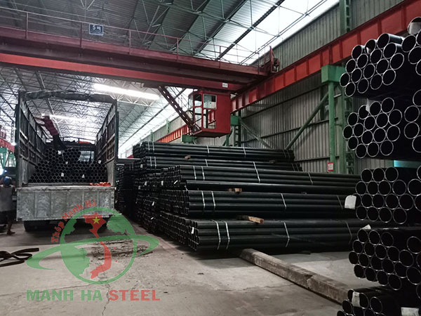 Kho thép ống đen Hòa Phát luôn có đầy ắp hàng để phục vụ quý khách gần xa