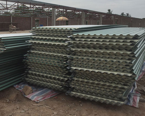 Ứng dụng của tôn xốp chủ yếu là dùng để lợp mái