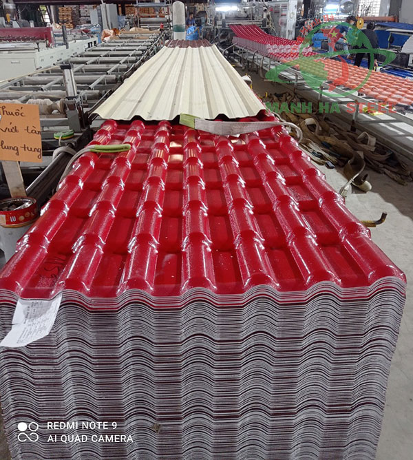 Tôn giả ngói nhựa màu đỏ