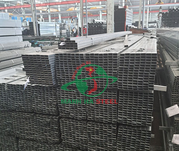 Kho thép hộp chữ nhật Hòa Phát