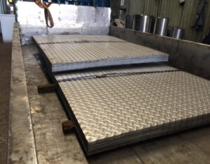 Sản phẩm thường được sử dụng để che phủ các bề mặt bậc cầu thang hoặc nền sàn