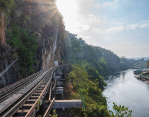 Ứng dụng chủ yếu của sản phẩm đó chính là làm đường ray tàu hỏa