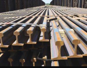 Chiều rộng mặt của thanh thép là 80mm