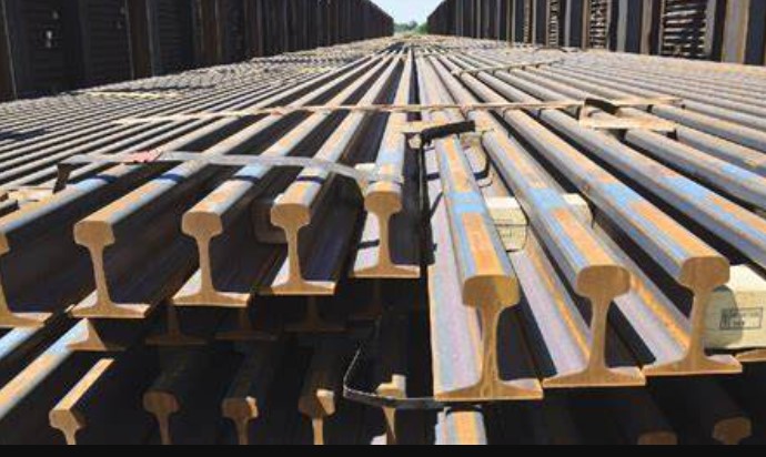 Chiều rộng mặt của thanh thép là 80mm